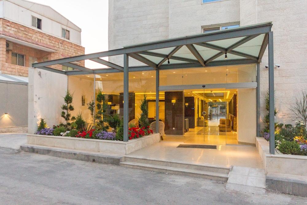 The Seventh Star Hotel Suites - Tap to explore photos