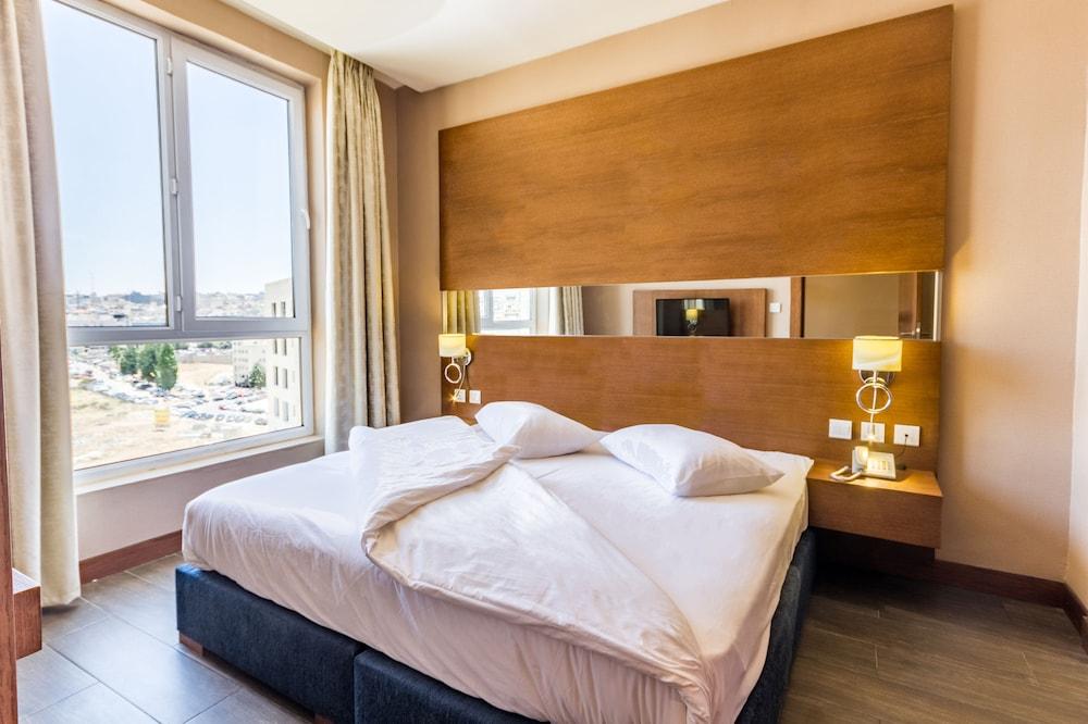 The Seventh Star Hotel Suites Room Type - Executive Room, 1 King Bed