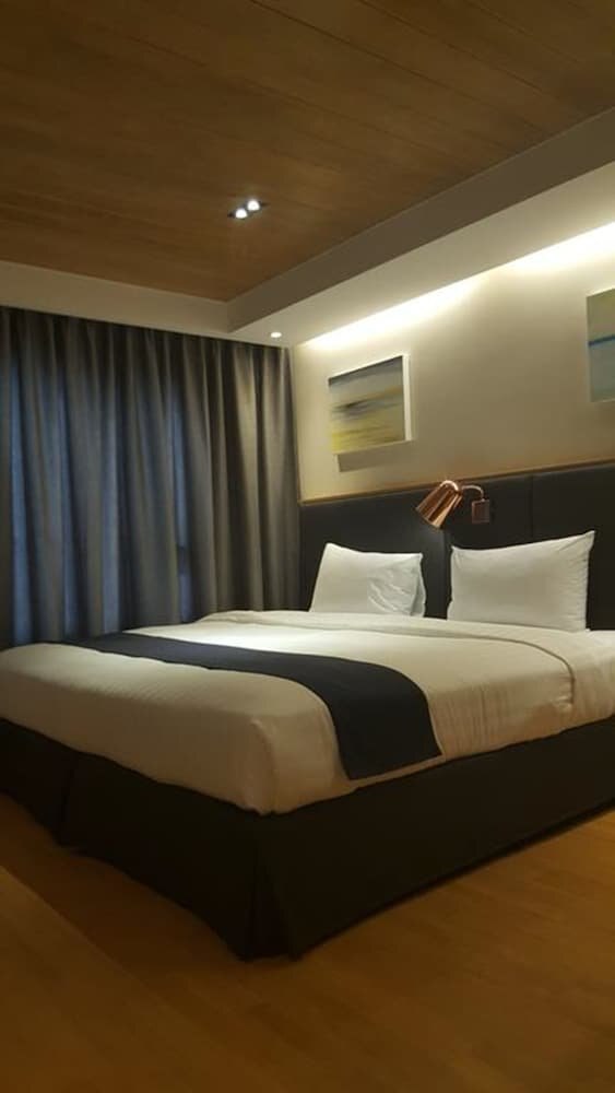 Asana Hotel & Residence Room Type - Double Room Single Use, 1 King Bed