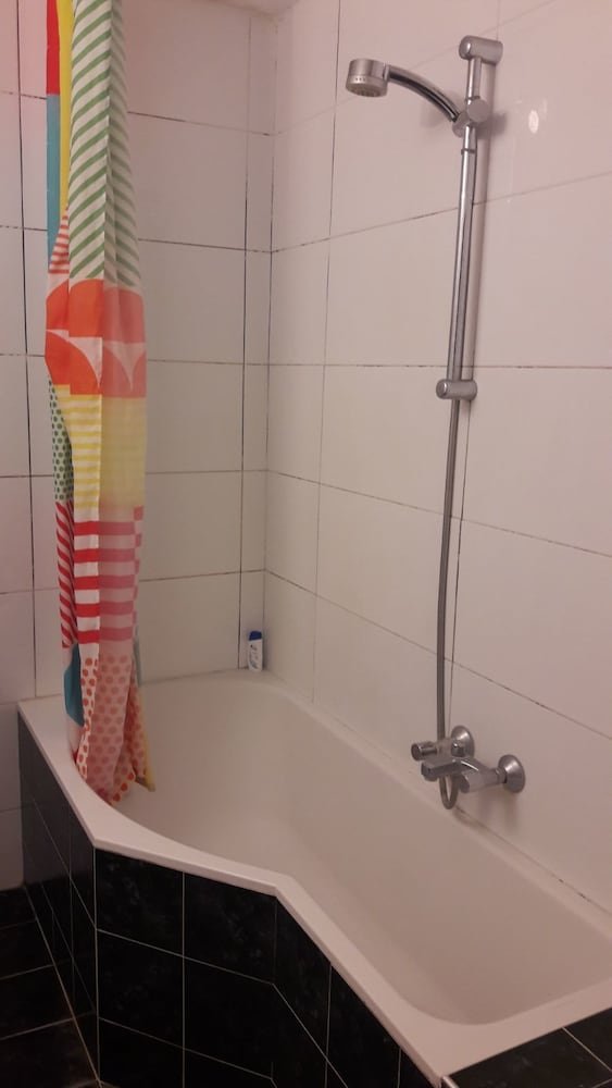 Amsterdam Budget Guesthouse - Tap to explore photos