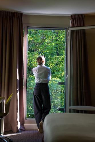 BEST WESTERN PLUS PARIS MEUDON ERMITAGE - Tap to explore photos