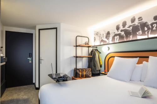 ibis Styles Colombes Paris Ouest Room Type - Standard Room with 1 Double Bed and 1 Single Bed ibis Styles Colombes Paris Ouest Room Type - Standard Room with 1 Double Bed and 1 Single Bed