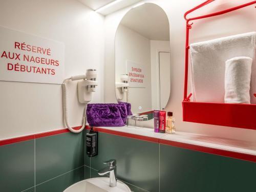 ibis Styles Colombes Paris Ouest Room Type - Standard Room with 2 single beds ibis Styles Colombes Paris Ouest Room Type - Standard Room with 2 single beds