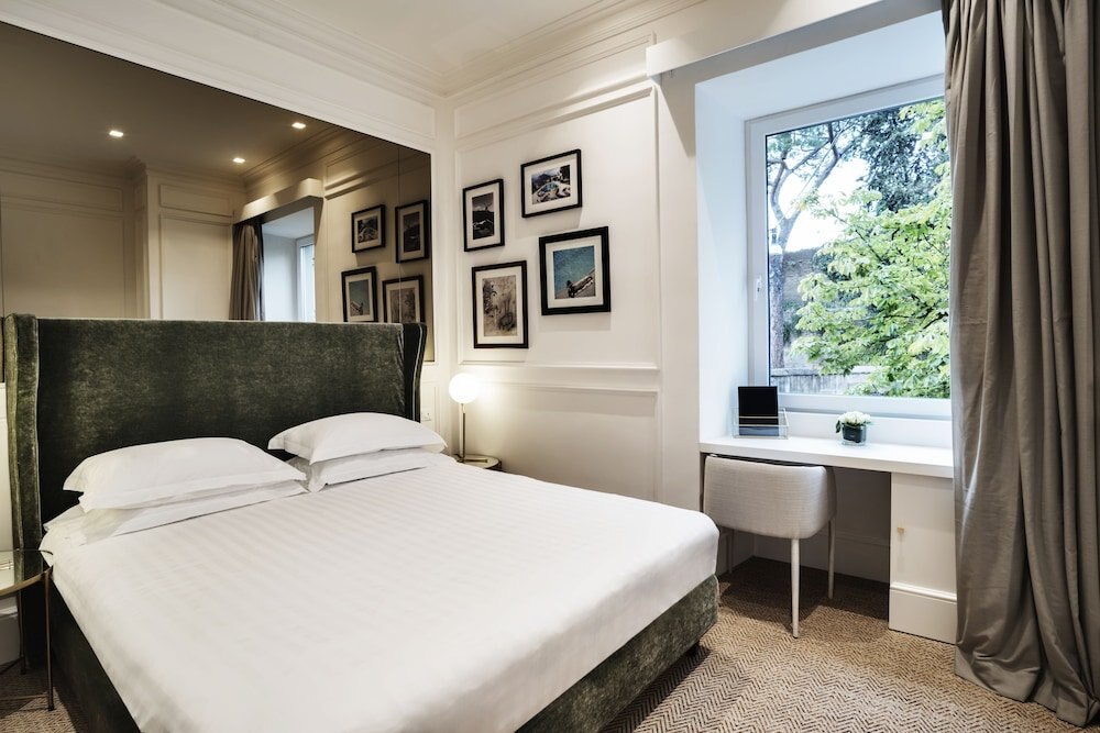 The Shire Hotel Room Type - Deluxe Double Room