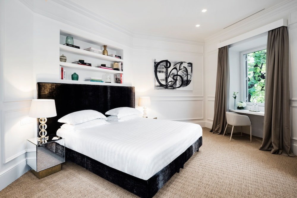 The Shire Hotel Room Type - Luxury Suite, 1 King Bed