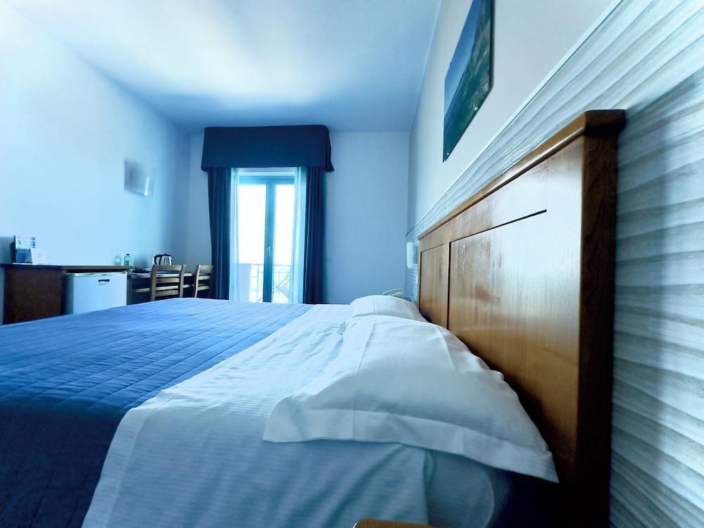 Serpa Hotel Anzio Room Type - Standard Double Room, Balcony, Sea View Serpa Hotel Anzio Room Type - Standard Double Room, Balcony, Sea View