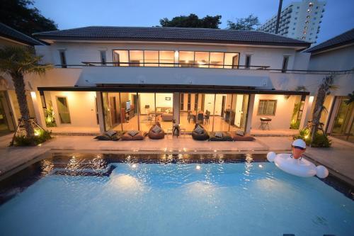Villa Navin Premier Pool Villa Room Type - Premiere Nine-Bedroom Villa with Private Pool -Beach Front Villa Navin Premier Pool Villa Room Type - Premiere Nine-Bedroom Villa with Private Pool -Beach Front