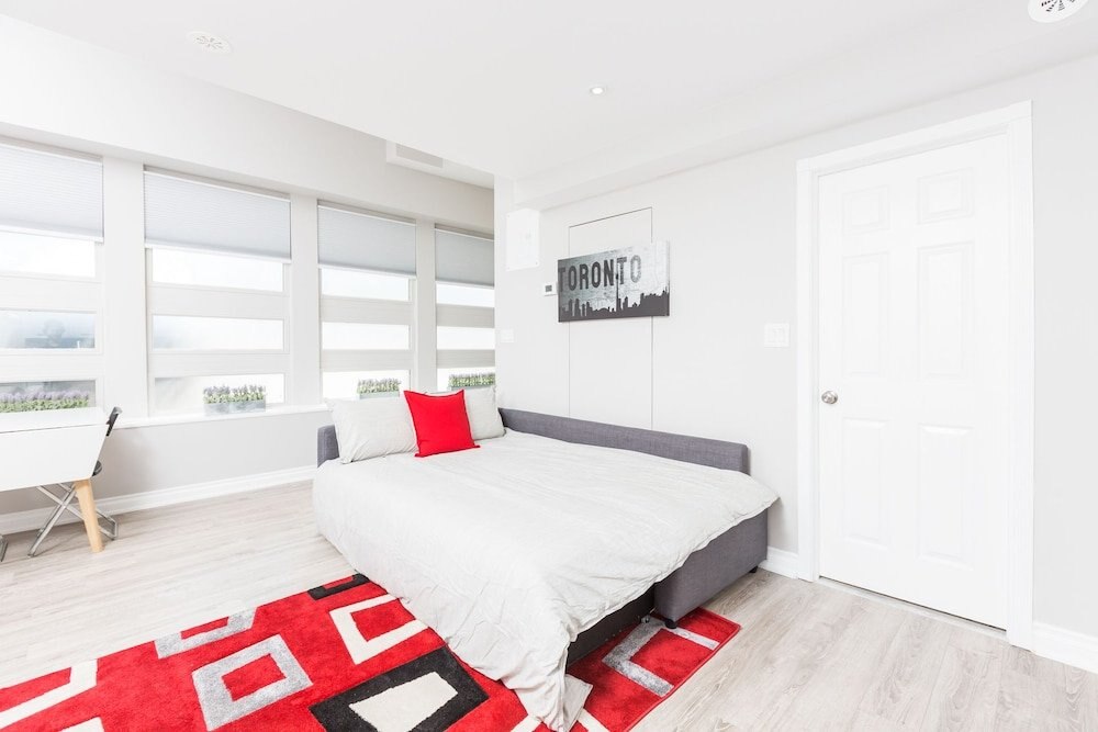 Applewood Suites - Annex Coachhouse Loft - Tap to explore photos