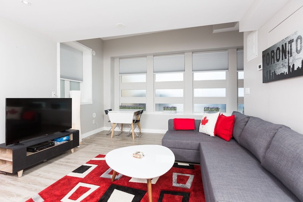 Applewood Suites - Annex Coachhouse Loft - Tap to explore photos
