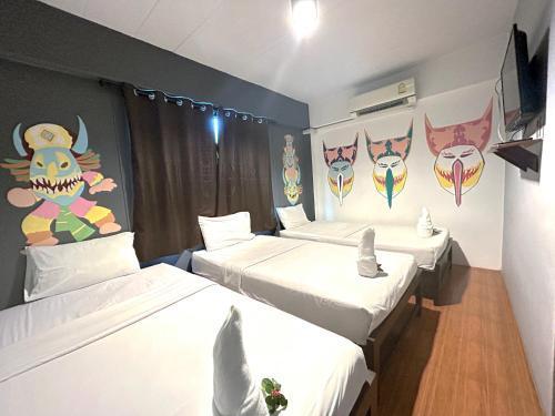 Hide Bangkok Hostel Room Type - Comfort Triple Room with Shower