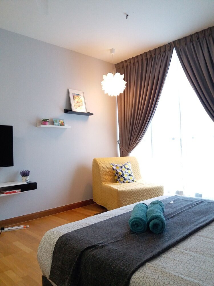 University KL Gateway Residence - Tap to explore photos