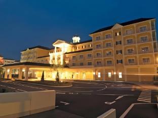 Tokyo Disney Celebration Hotel - Tap to explore photos