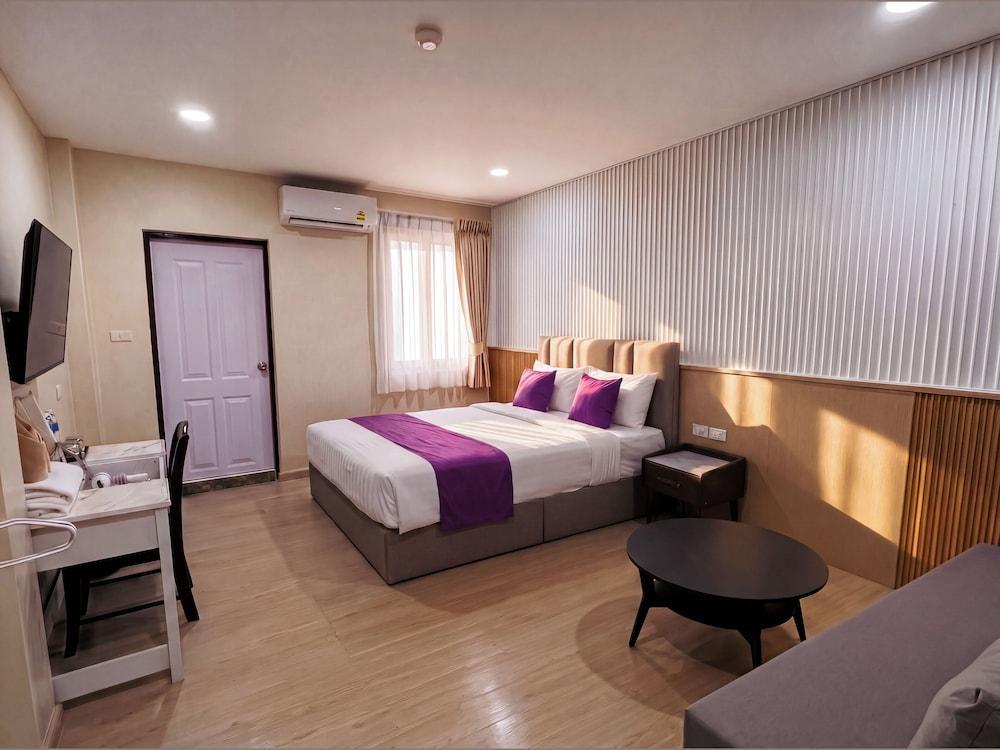 Excel Hotel Bangkok Room Type - Grand Suite with Balcony for 4 Excel Hotel Bangkok Room Type - Grand Suite with Balcony for 4