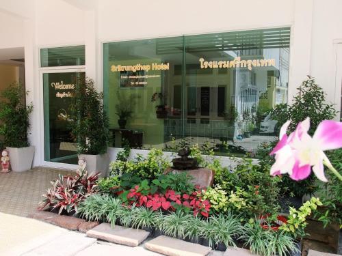 Excel Hotel Bangkok - Tap to explore photos