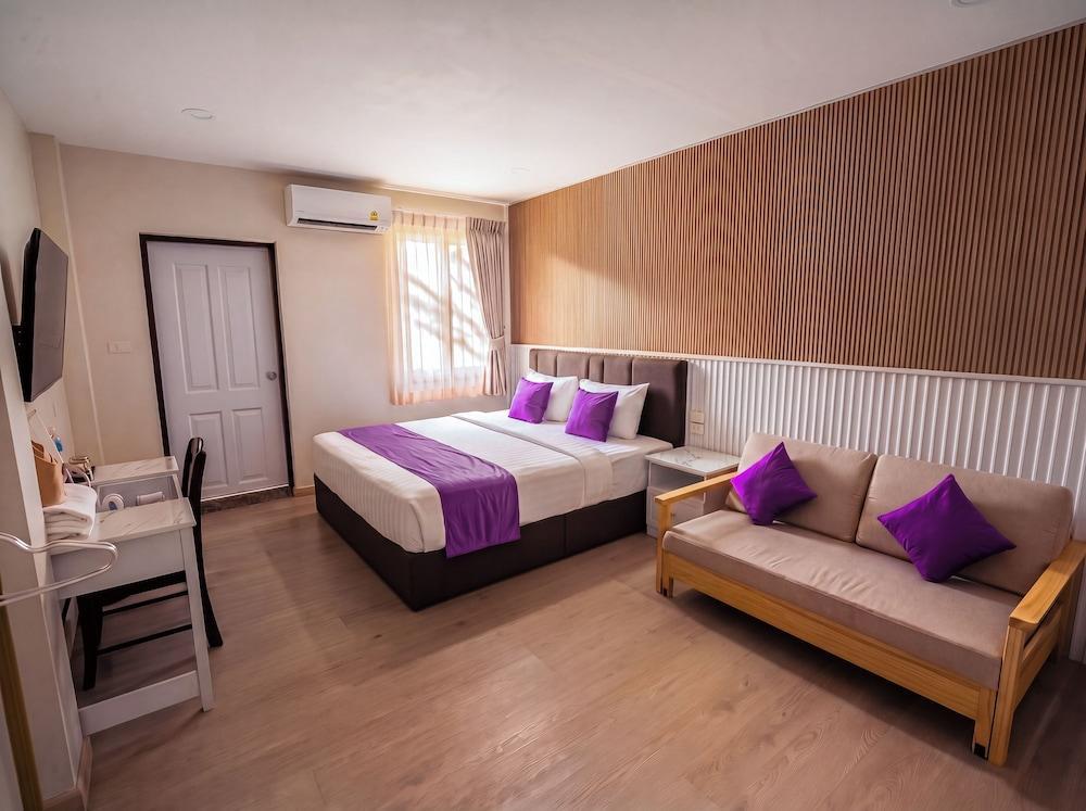 Excel Hotel Bangkok Room Type - Premium with Balcony for 3