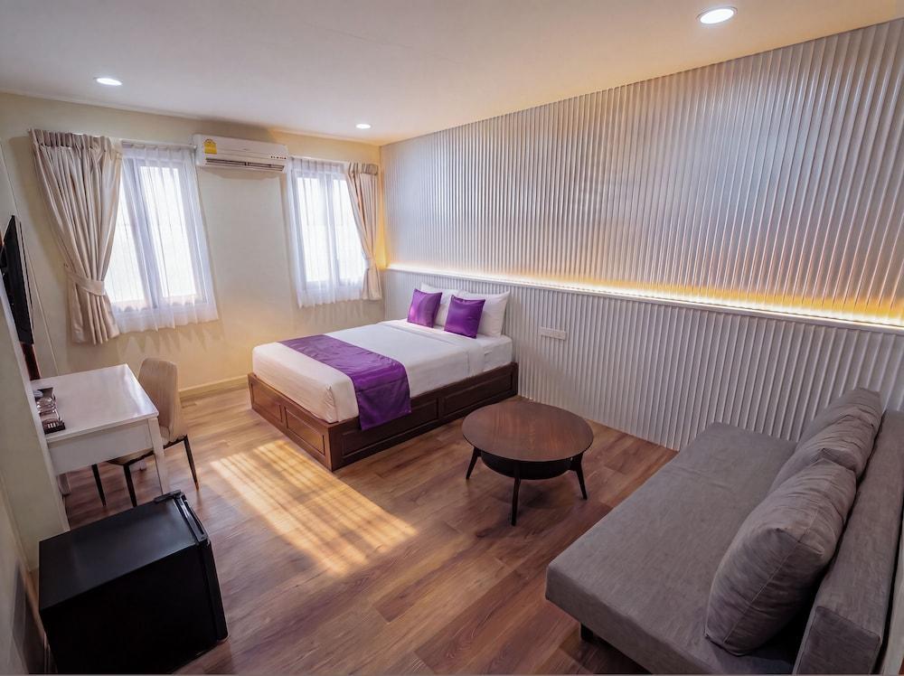 Excel Hotel Bangkok Room Type - Deluxe Suite for 4 Excel Hotel Bangkok Room Type - Deluxe Suite for 4