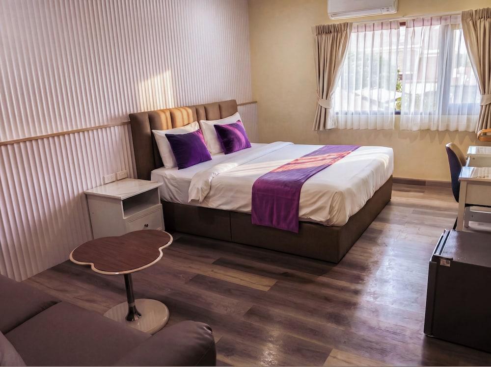 Excel Hotel Bangkok Room Type - Premium with View for 2