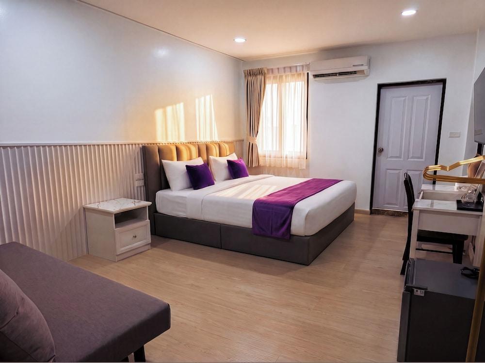 Excel Hotel Bangkok Room Type - Premium Suite with Balcony for 4
