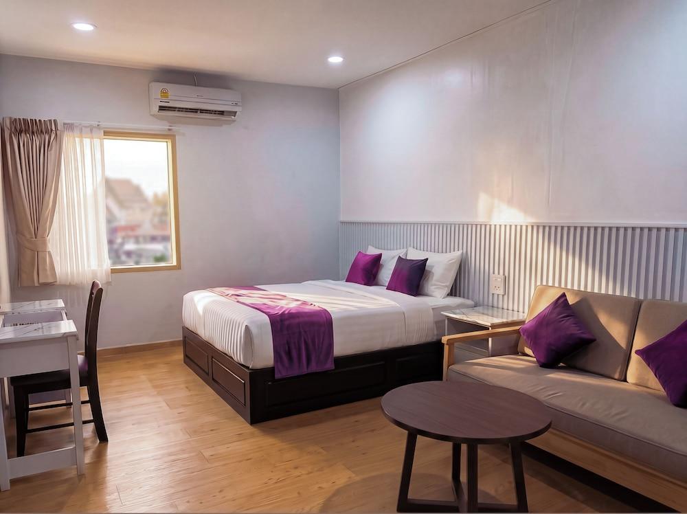 Excel Hotel Bangkok Room Type - Deluxe for 3