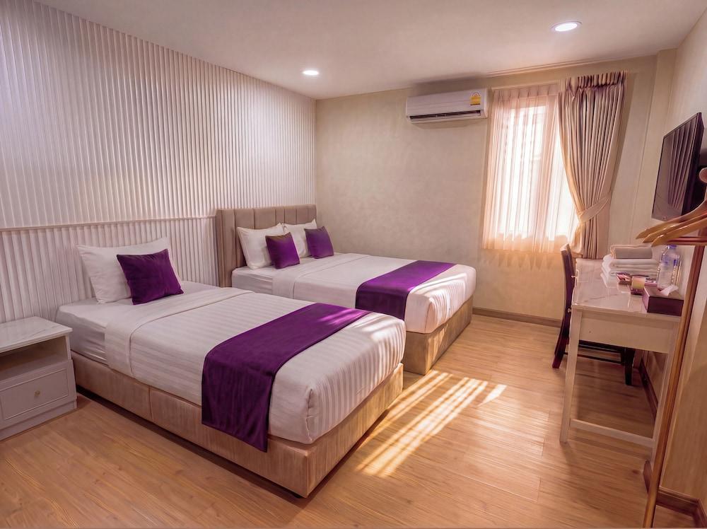 Excel Hotel Bangkok Room Type - Deluxe for 3