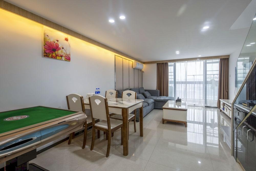 Kun Jiang Service Apartment Chimelong - Tap to explore photos