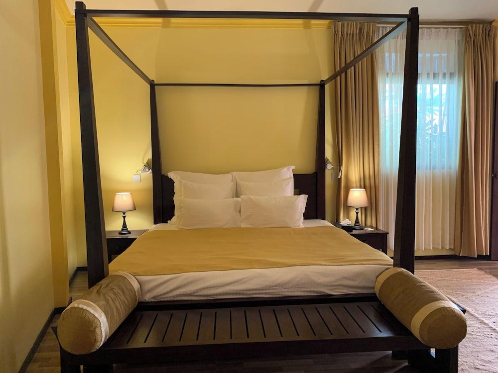 Sala Boutique Hotel Room Type - Deluxe Room (with Free Return Airport Transfer)