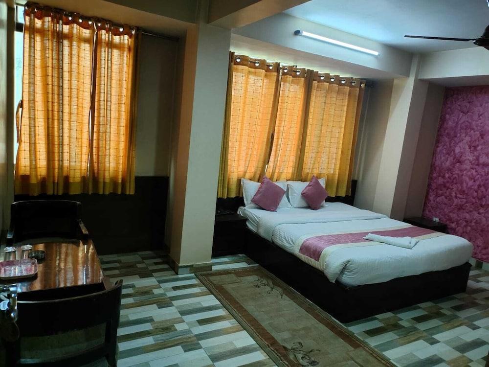 Rameshworam Hotel Room Type - Basic Double Room