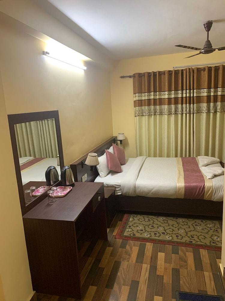 Rameshworam Hotel Room Type - Superior Room
