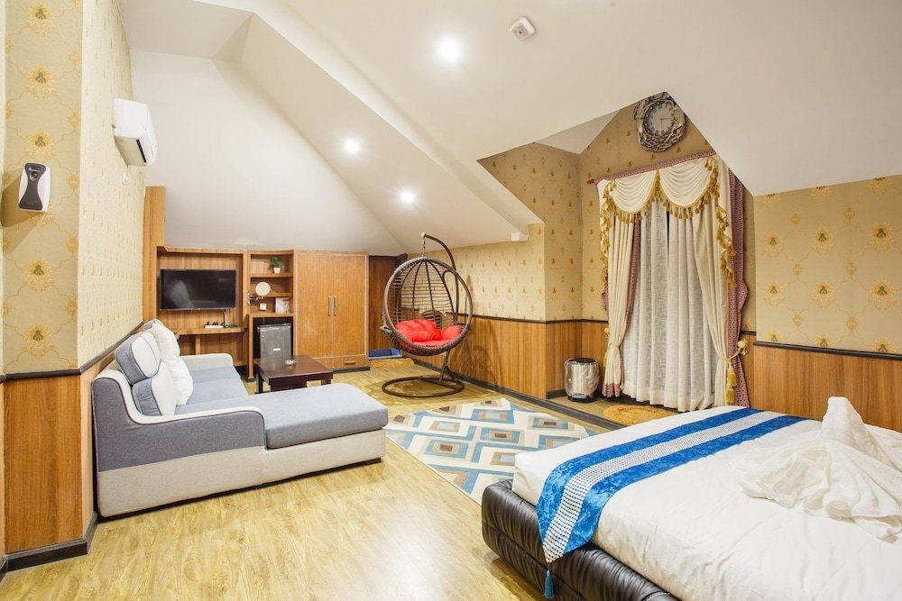 Royal Empire Boutique Room Type - Royal Self-Catering One Bedroom Apartment