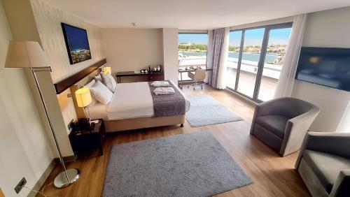 Port Bosphorus Hotel - Tap to explore photos