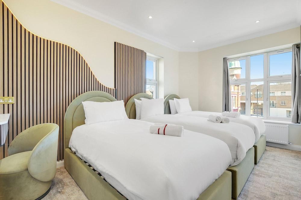 London Star Hotel Room Type - Luxury Triple Room