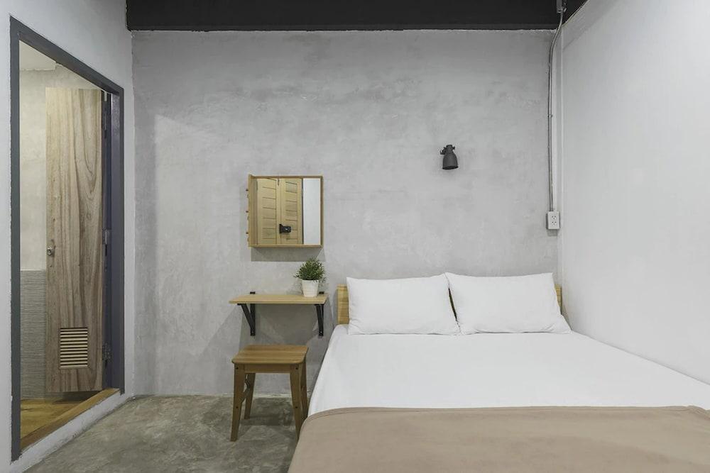 ORA Hostel Bangkok Room Type - Standard Double Room, Private Bathroom ORA Hostel Bangkok Room Type - Standard Double Room, Private Bathroom