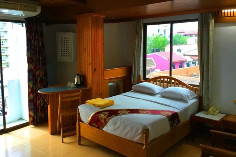 Bliss Mansion Room Type - Deluxe Double Room