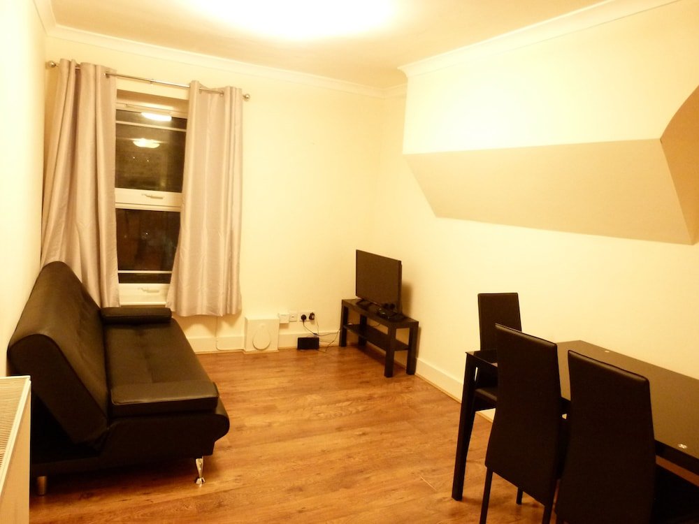 SS Property Hub - Canary Wharf Apartment - Tap to explore photos