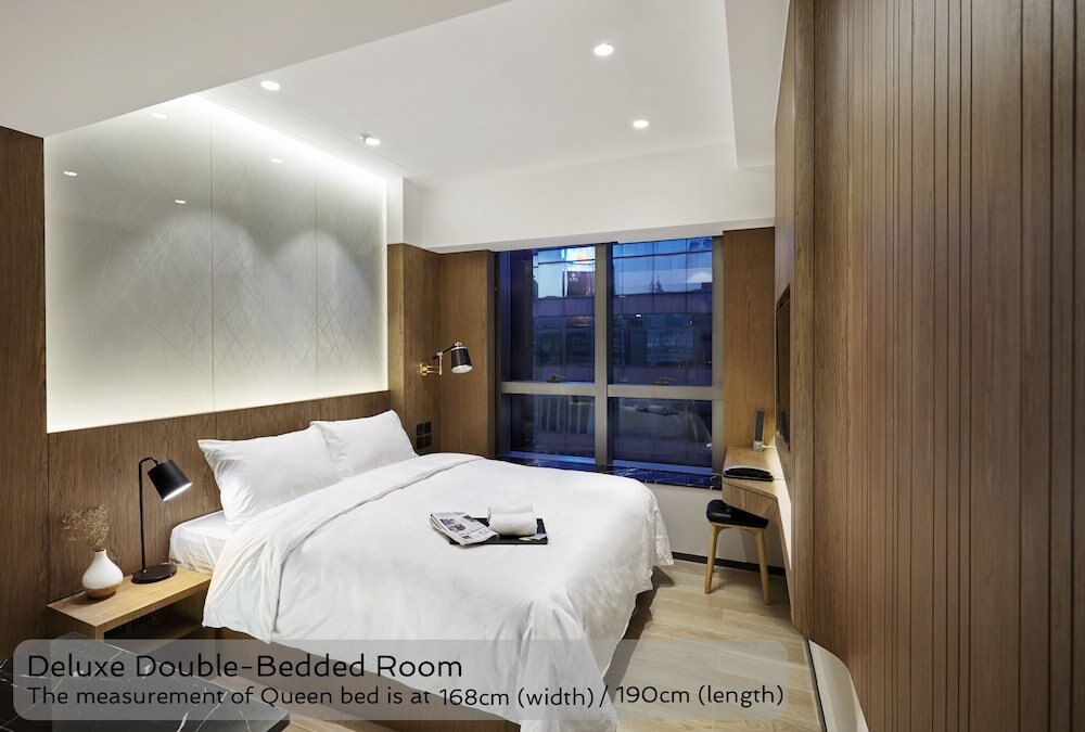 The Otto Hotel Room Type - Deluxe Queen Room