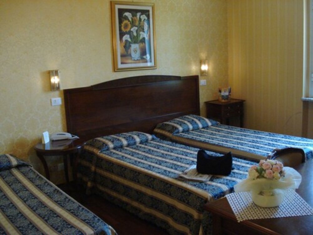 Hotel Villa Aricia Room Type - Triple Room