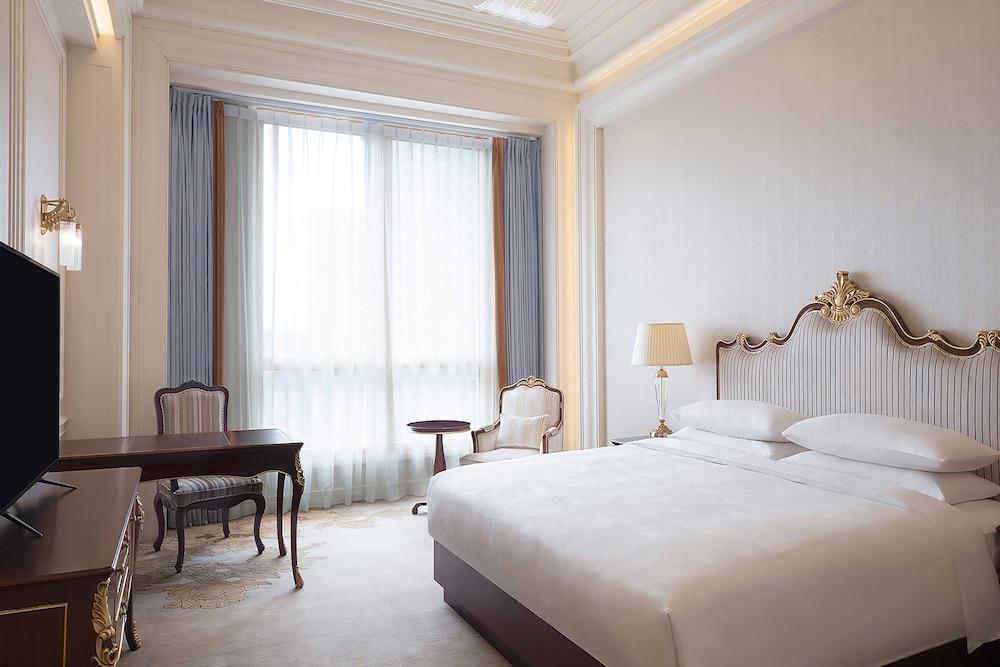 Delta Hotel by Marriott Shanghai Baoshan Room Type - Room, 1 King Bed, City View