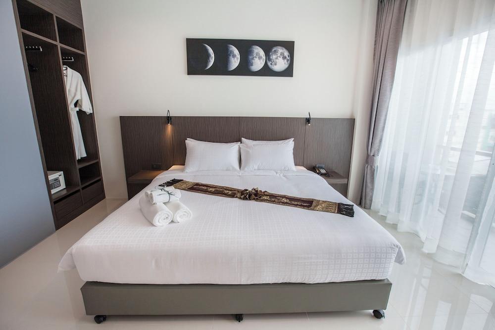 The Elysium Residence Room Type - Standard King Size with Sea View