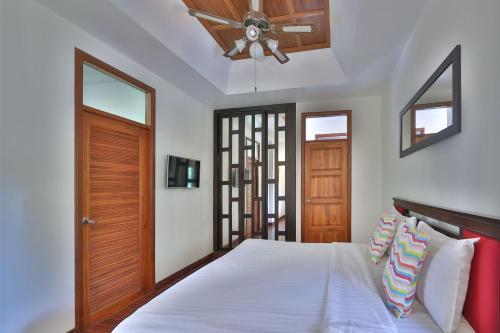 Siam Pool Villa Pattaya - Tap to explore photos