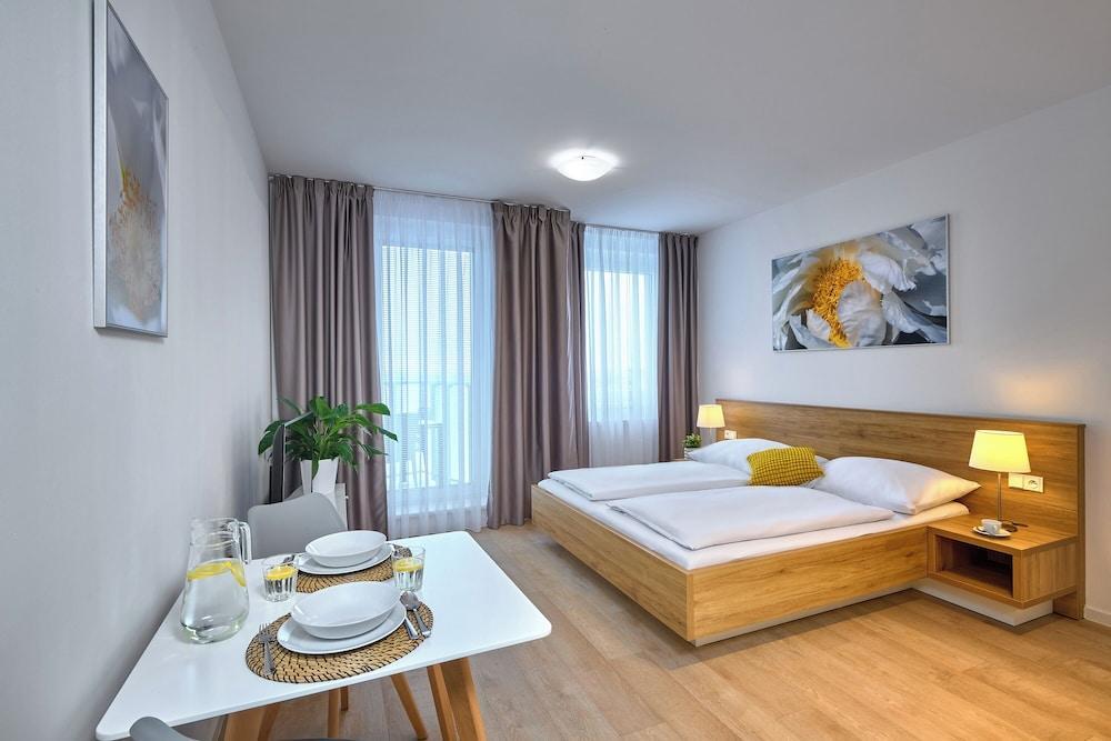 CityWest Apartments Room Type - Business Studio Suite, 1 Bedroom, Kitchen, City View