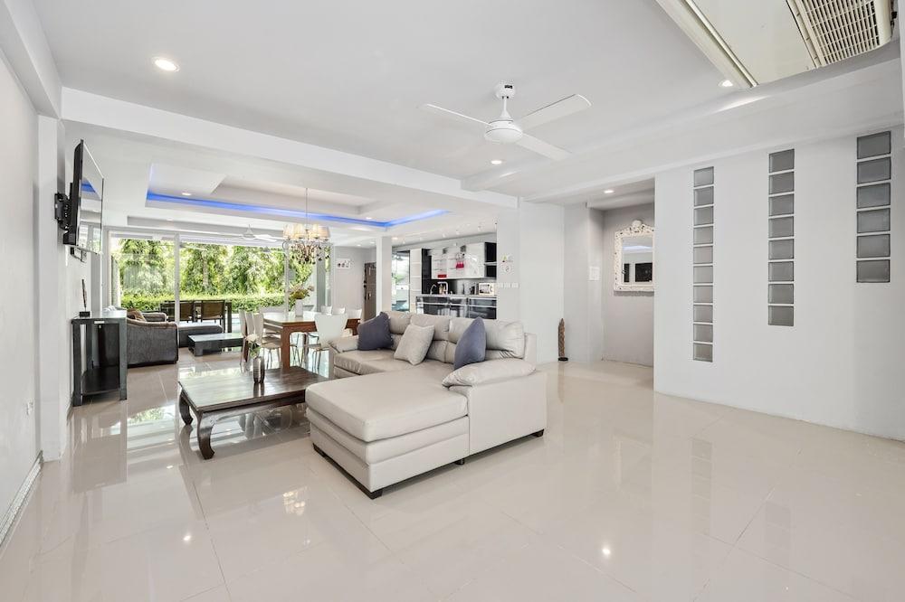 The Fairways Golf Villas - Tap to explore photos
