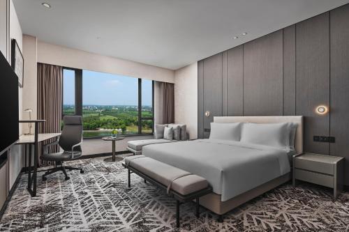 Crowne Plaza Shanghai Jinshan by IHG - Tap to explore photos