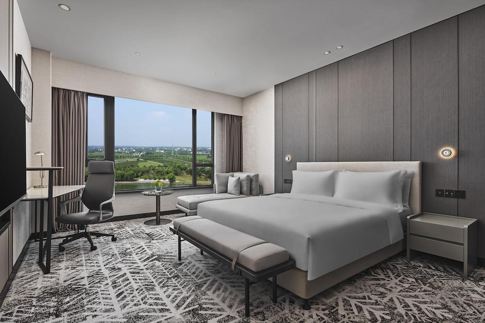 Holiday Inn Shanghai Jinshan - Tap to explore photos