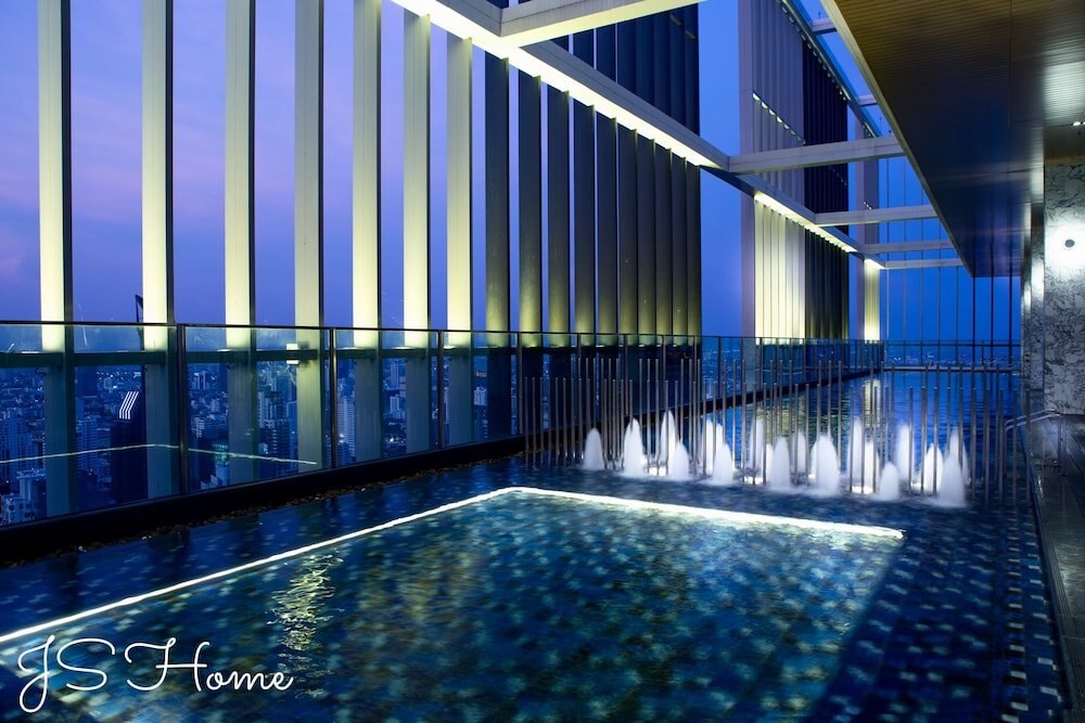 City Park Luxury Home - Tap to explore photos