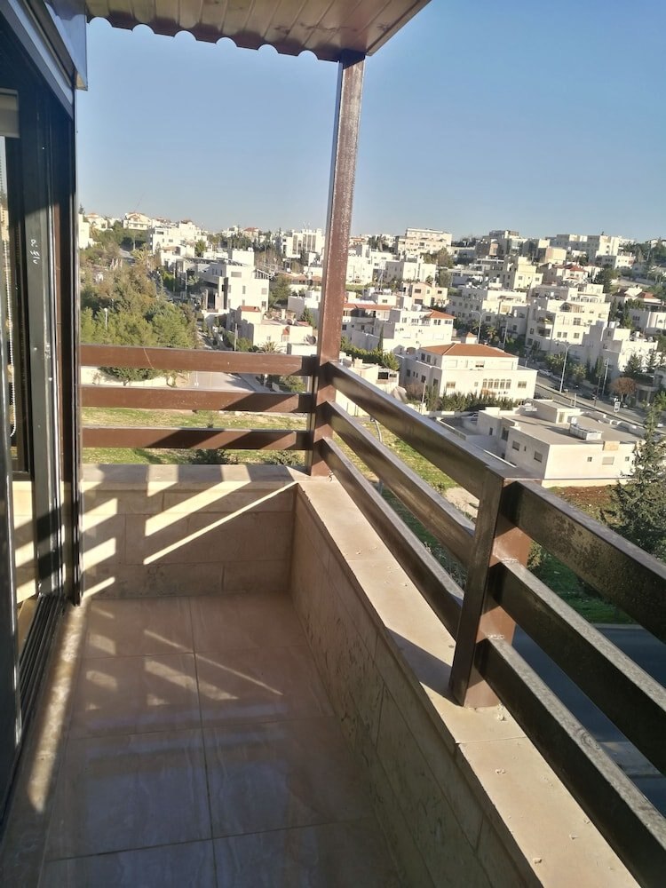 Cozy Dair Ghbar Apartments