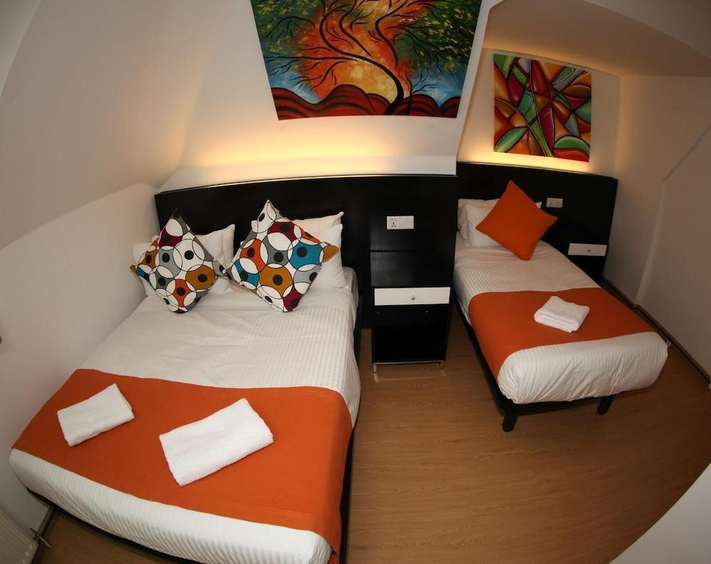 Heathrow Inn Room Type - Twin Room, Ensuite
