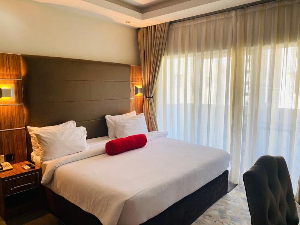 Glee Hotel Room Type - Deluxe Room