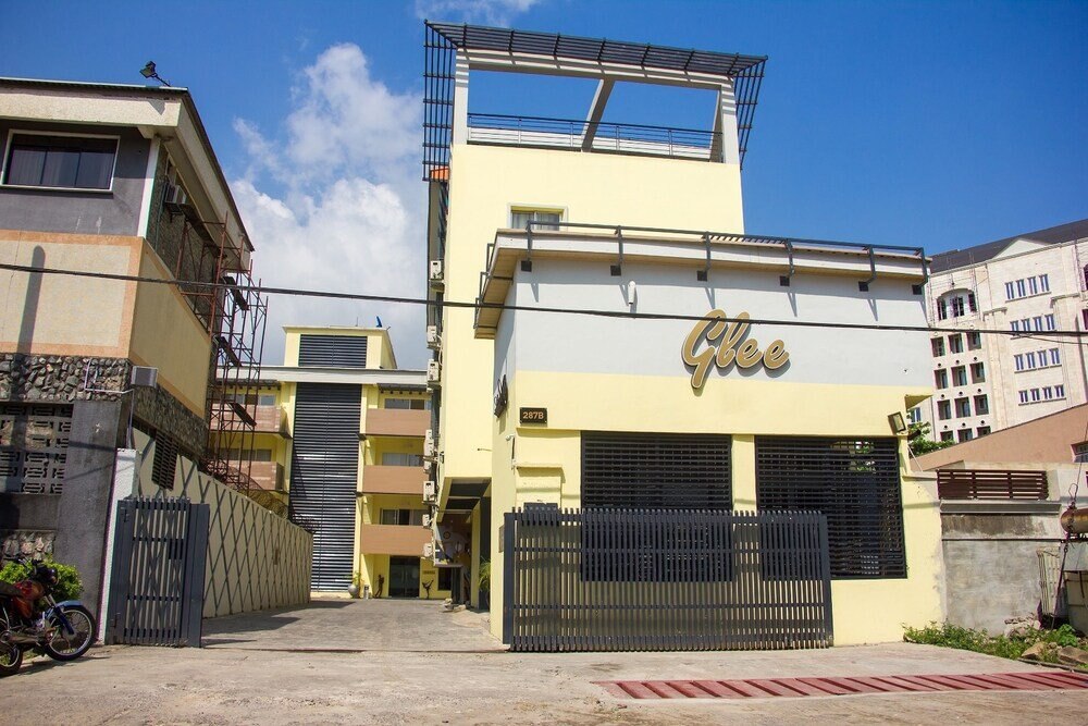 Glee Hotel - Tap to explore photos