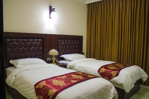 Qaser AlSultan Hotel Suites - Tap to explore photos