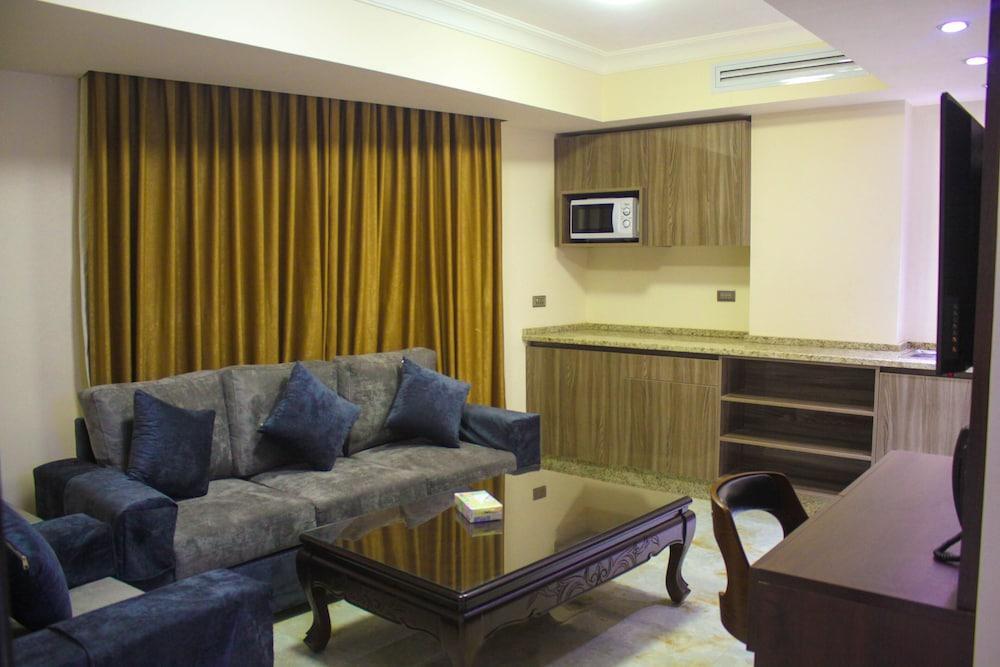 Qaser AlSultan Hotel Suites Room Type - King Suite Qaser AlSultan Hotel Suites Room Type - King Suite